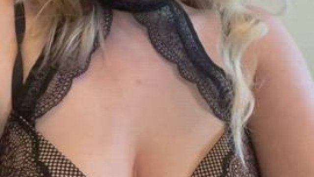 What’s your favorite part of my momma bod? Front or back? 39f