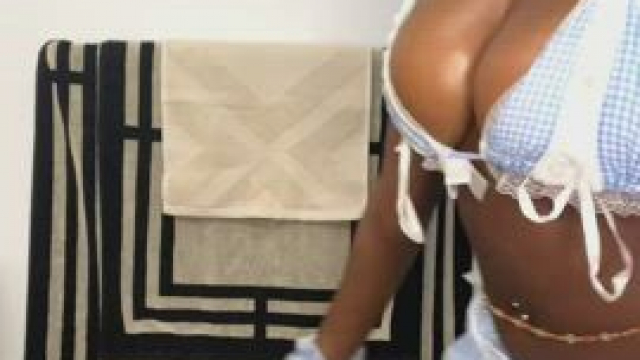 Any cocks free for a titty fuck ;)