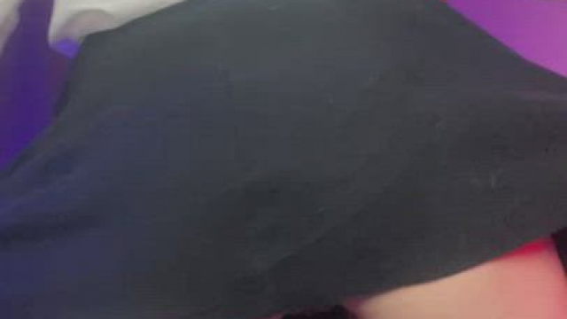 Don’t you think that my skirt is too short? I wonder how my boss reacts if he no