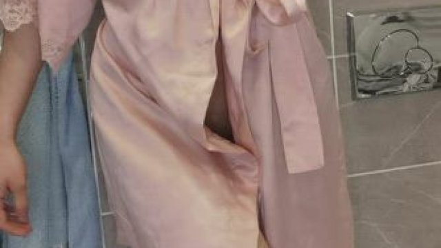 Can a 19yo polish schoolgirl make u hard?