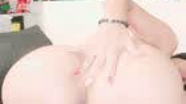 Say Hi if You're into Latinas