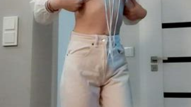 Leave a word if you think small tits are sexy