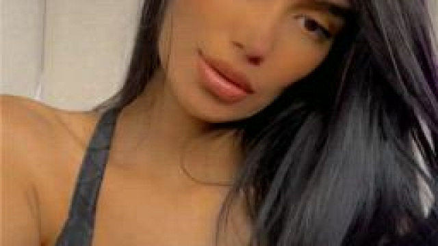 Is this an acceptable outfit for our Netflix date?