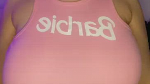 It’s me, ur big titty internet girlfriend