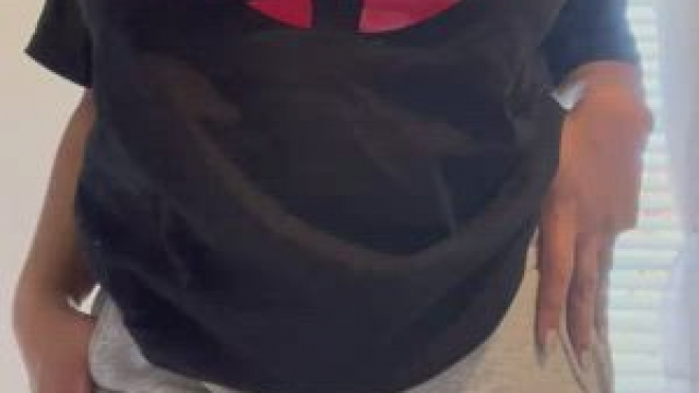 This is why you should hit on girls in baggy clothes