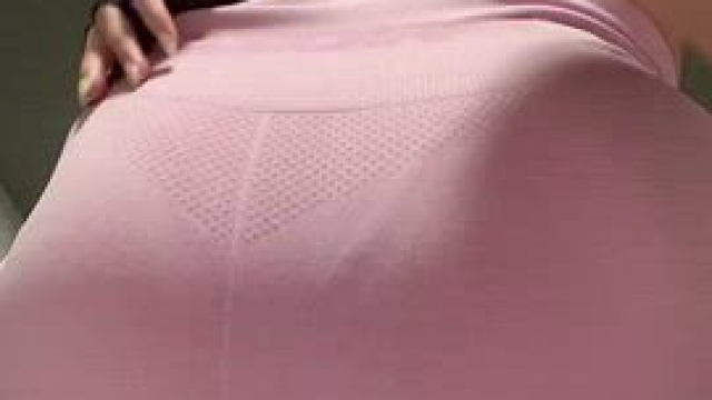 Flashing my asshole in gym