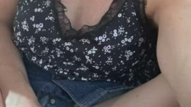 One of my biggest kinks is getting my cunt eaten in the parking lot but hubby’s