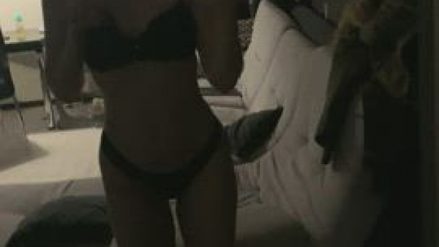 Blondie looking to get clapped [f]