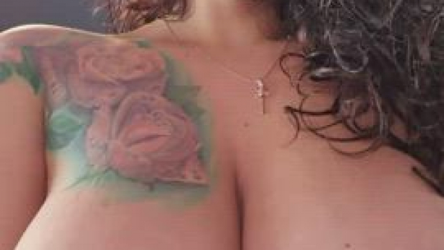 Wink if you love titfucks