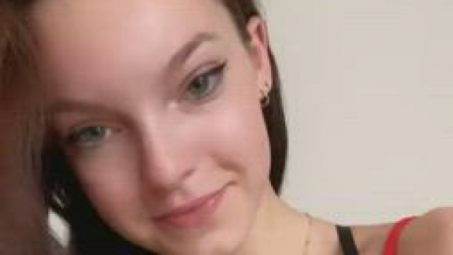 I want to kiss you down to your cock! you want? (18 years old) Hot brunette babe