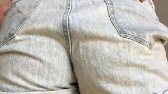 Filling your screen with my ass