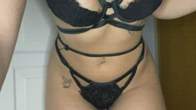 One lucky redditor who sees this will get the best orgasm of his life from me to