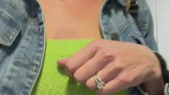 Free jetway entertainment[GIF]