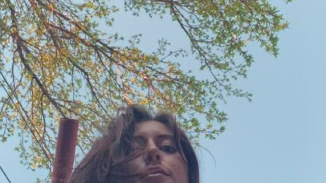 I’m a short skirt, no panties kind of girl [f]