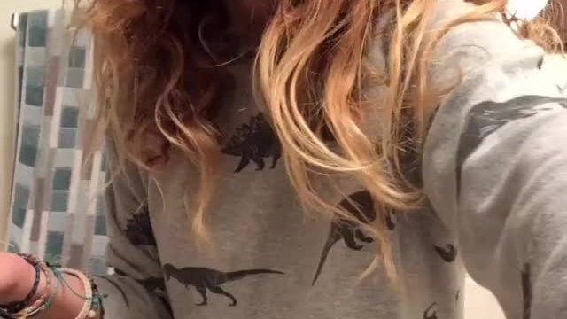 I see girls looking hot AF taking off their clothes and then there is me 