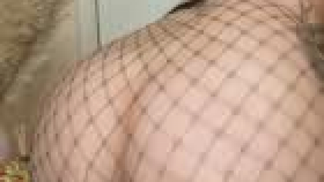 Can I jiggle my phat ass like this in your face?