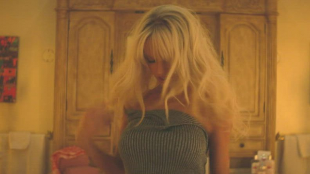Lily James as Pamela Anderson in 'Pam & Tommy' S1E2
