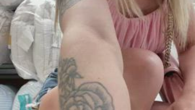 Picking out a new bedspread [gif]