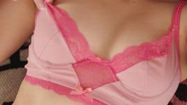 It feels so cute being plugged and ready for anal!