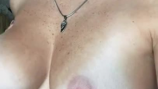 I love showing my cute natural body