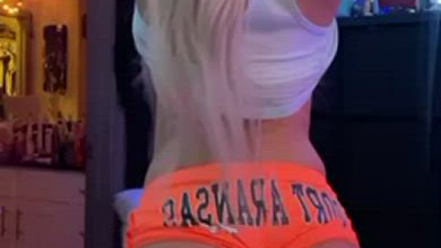 Come Hit This Pussy From The Back Offering Live Cam