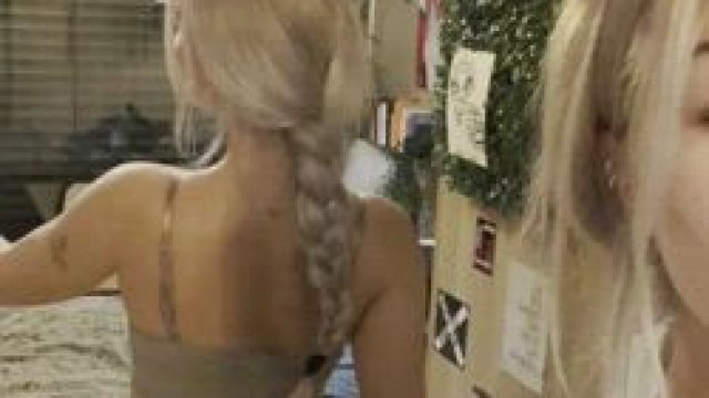 Push back your panties and smash that juicy ass