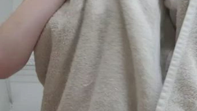 Here's a quick peek of what's under my towel (19f)