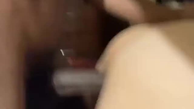 Elle se prend une grosse queue noire comme une championne