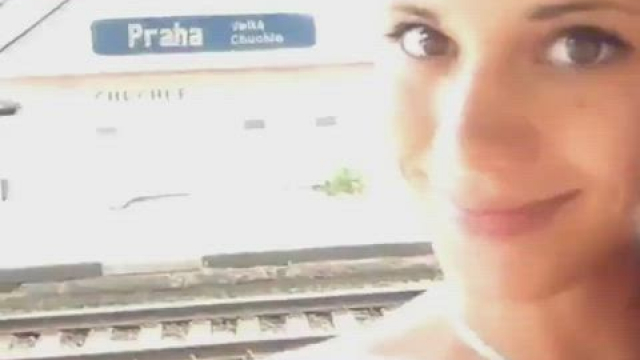 Insane pussy flash!!!