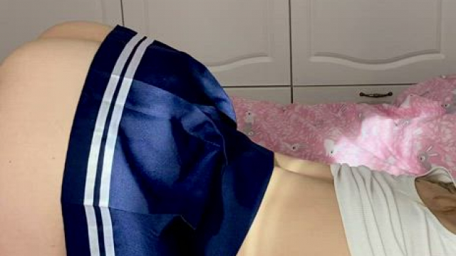 Would I encourage you to join a Small Butt Lovers club? [f]