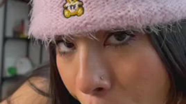 Do buddies love eye contact?