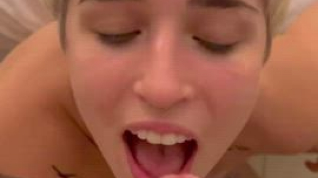 Daddy loves cumming all over my pretty face ????????