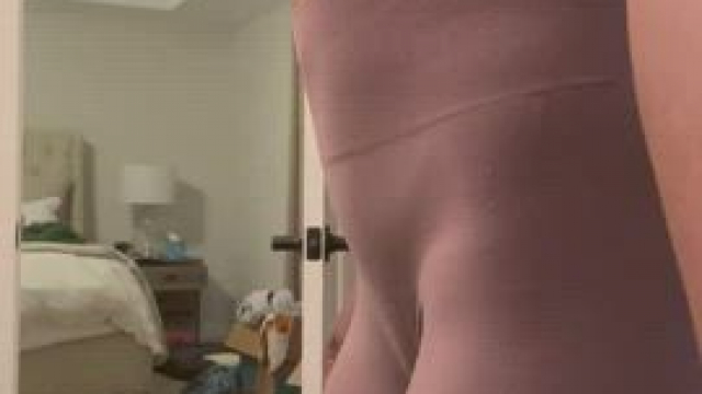 I love the way my ass jiggles in these leggings