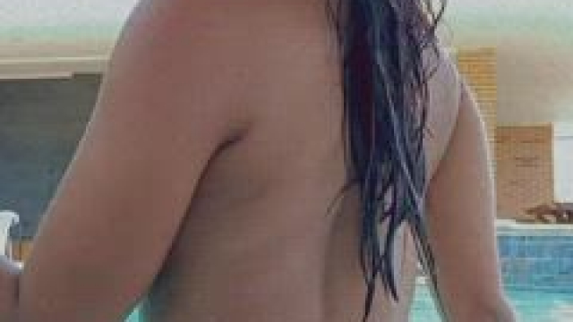 Come in the pool with me daddy!