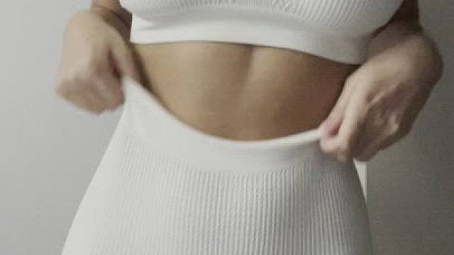 My pussy are getting wet when you touch it????