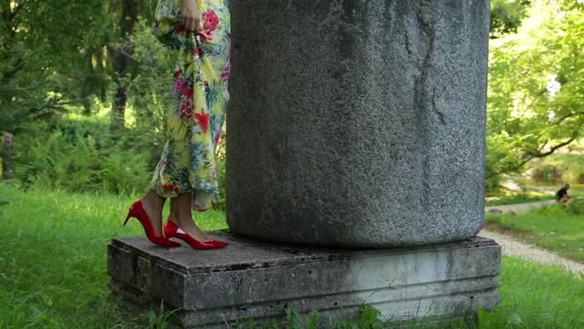 Funny Stranger Nearby or Beauty And The Beast