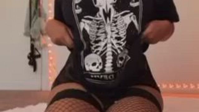 As your goth gf I’m here if you need anything(;