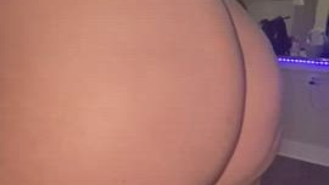 Just trying to suffocate her with Al 47 inches of my booty