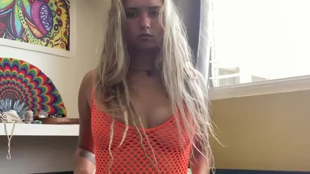 Your Favorite Teen Blonde ?? I'm 18 & love doing FREE Dick Ratings for m