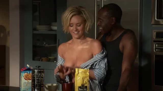 Nicky Whelan in House of Lies.