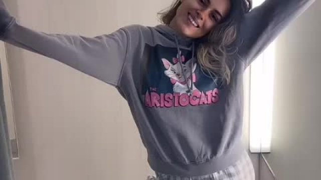 I stopped showing tits on reddit 2 months ago since I got recognized IRL and my 