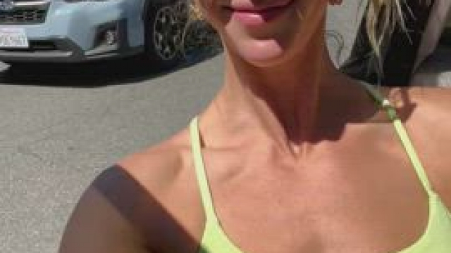 Pretending like I’m just taking a cute selfie [gif]