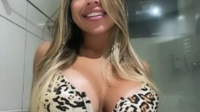 Big tetas, but a really big