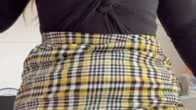 I’m only 5’1” and have a tiny waist so you can easily pick me up and fuck my tin