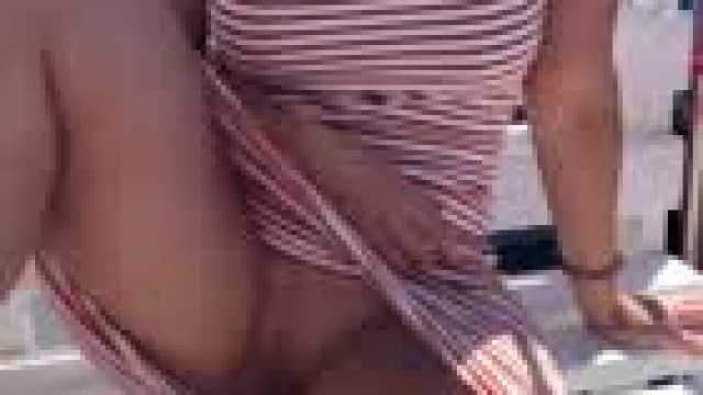 When I'm wearing no panties I always try to flash you my pussy! Btw would you da