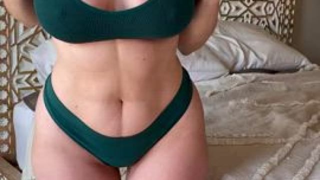 Hey MILF lovers! Does my mombod make you feel funny, like when you climbed the r