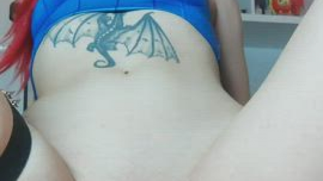 Blow me the smoke on my tight lips