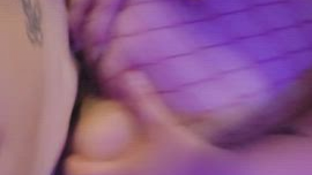 she loves spreading her holes