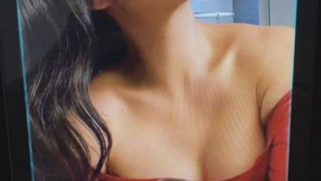 Katy Perry is one sexy MILF