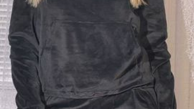 Time for making you hard with my milf body